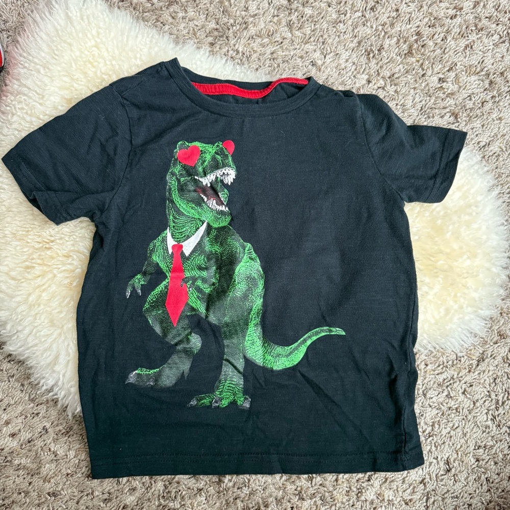 Hollywood Valentine’s Day dinosaur heart black T-shirt size 5